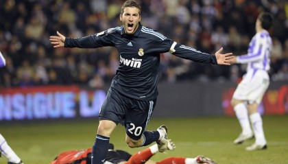 开云体育官网-恩比德爆发，深圳队强势晋级雷霆，当东方韧性遇见西方天赋