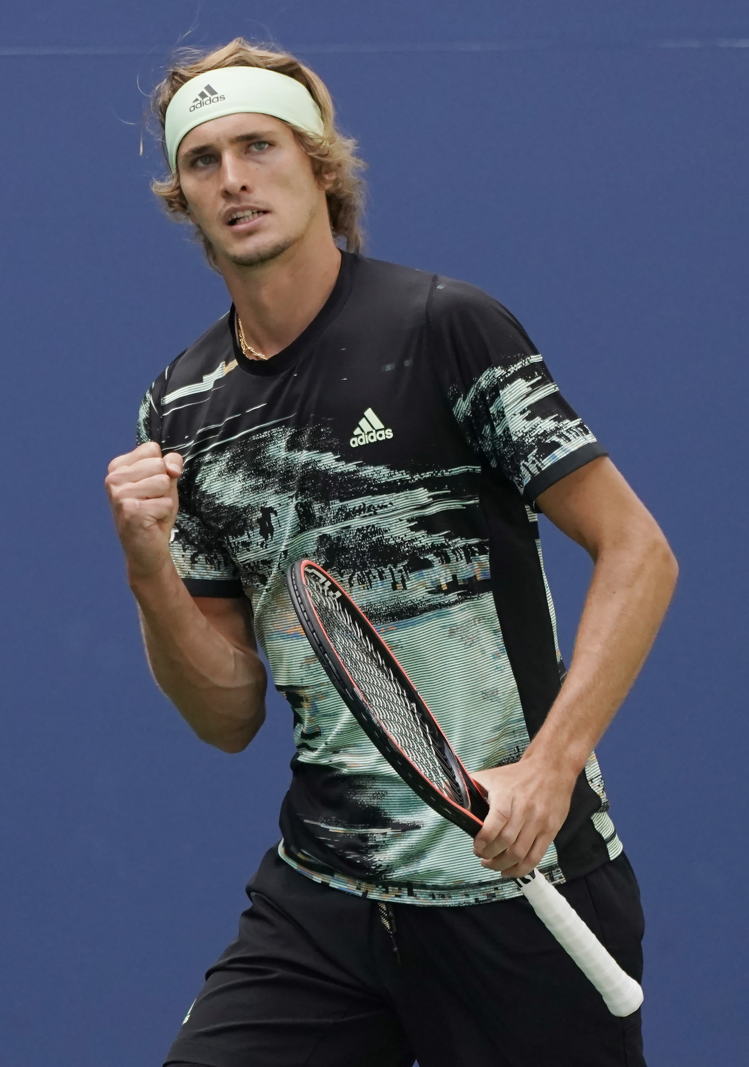 美网险胜年终总决赛,兹维列夫高光表现 美网险胜年终总决赛,兹维列夫高光表现