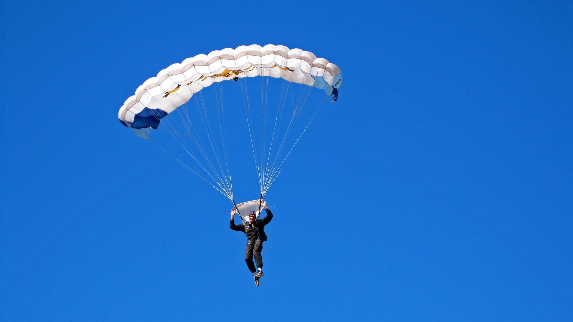 突尼斯生死战，当迦太基雄鹰的利爪撕裂三狮军团